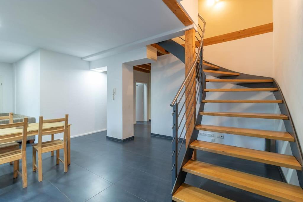 Maisonette-Wohnung Mit 5 Schlafzimmern Woerrstadt Bagian luar foto