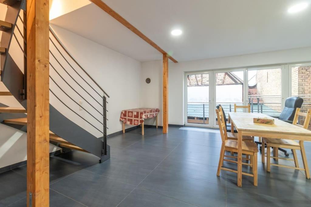 Maisonette-Wohnung Mit 5 Schlafzimmern Woerrstadt Bagian luar foto